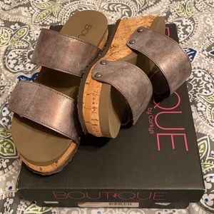 Corkys women’s wedges Size 6, Bronze